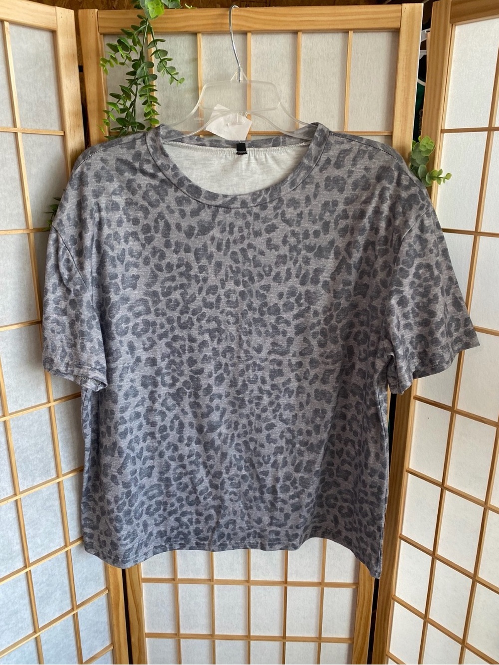 Women’s Grey Leopard Print Short Sleeve Top